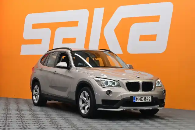 Harmaa Maastoauto, BMW X1 – MME-842