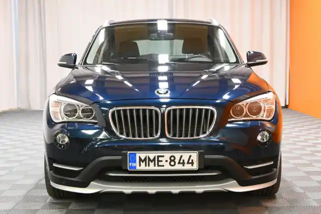 Sininen Maastoauto, BMW X1 – MME-844