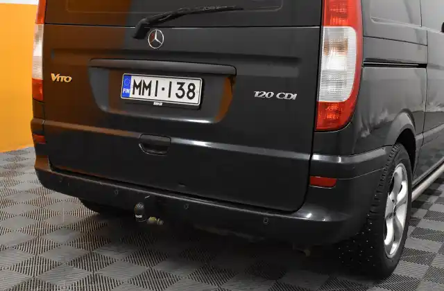 Musta Pakettiauto, Mercedes-Benz Vito – MMI-138