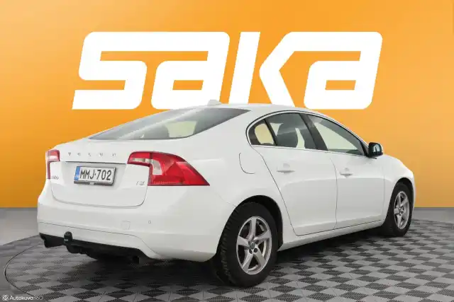 Valkoinen Sedan, Volvo S60 – MMJ-702