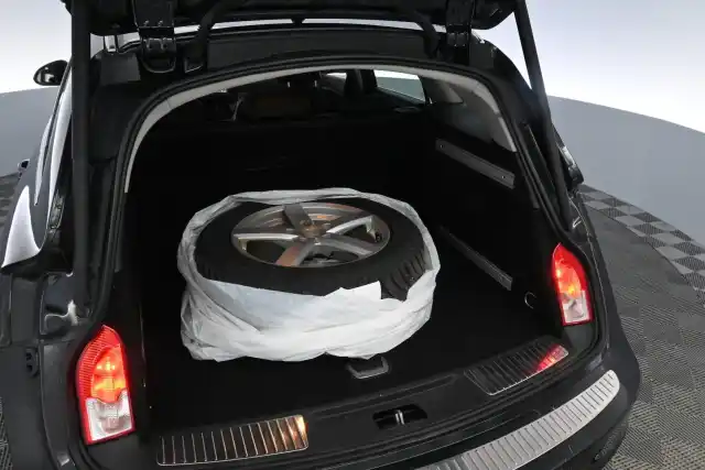 Musta Farmari, Opel Insignia – MMK-685