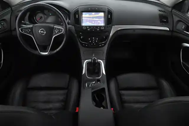 Musta Farmari, Opel Insignia – MMK-685