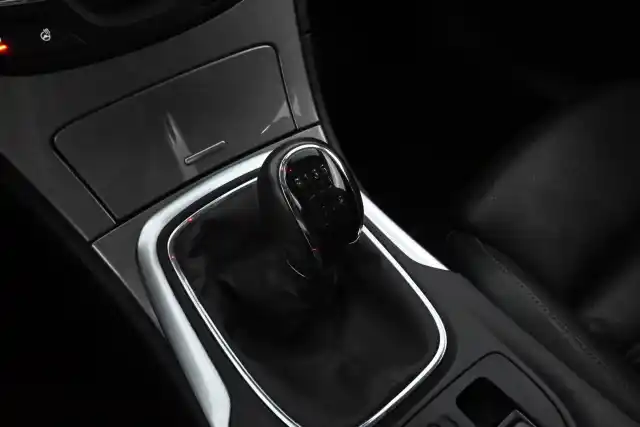 Musta Farmari, Opel Insignia – MMK-685