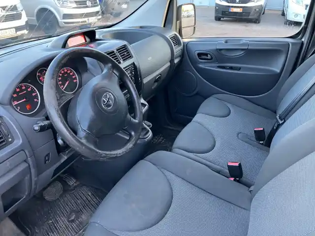 Harmaa Pakettiauto, Toyota Proace – MMK-705