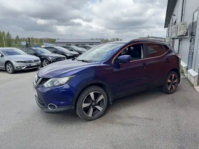 Sininen Maastoauto, Nissan Qashqai – MMN-950