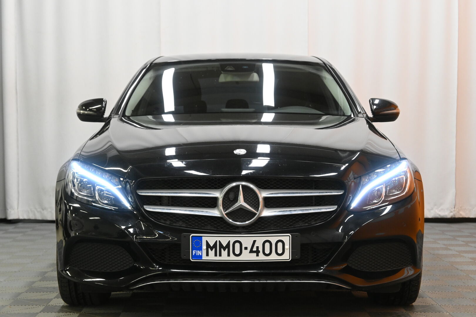 Musta Sedan, Mercedes-Benz C – MMO-400