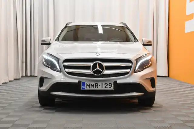 Harmaa Maastoauto, Mercedes-Benz GLA – MMR-129