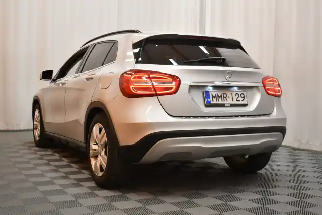 Harmaa Maastoauto, Mercedes-Benz GLA – MMR-129