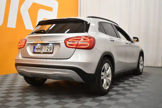 Harmaa Maastoauto, Mercedes-Benz GLA – MMR-129