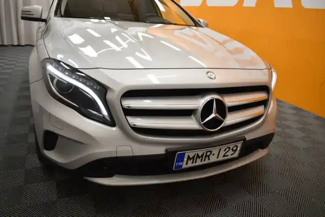 Harmaa Maastoauto, Mercedes-Benz GLA – MMR-129