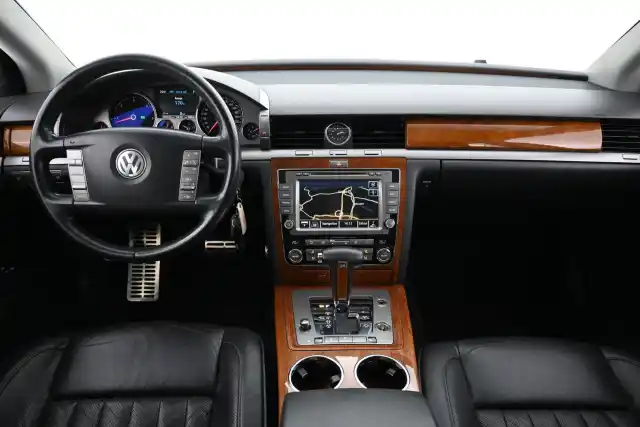 Musta Sedan, Volkswagen Phaeton – MMT-522