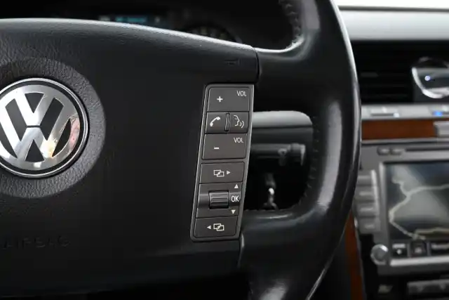 Musta Sedan, Volkswagen Phaeton – MMT-522