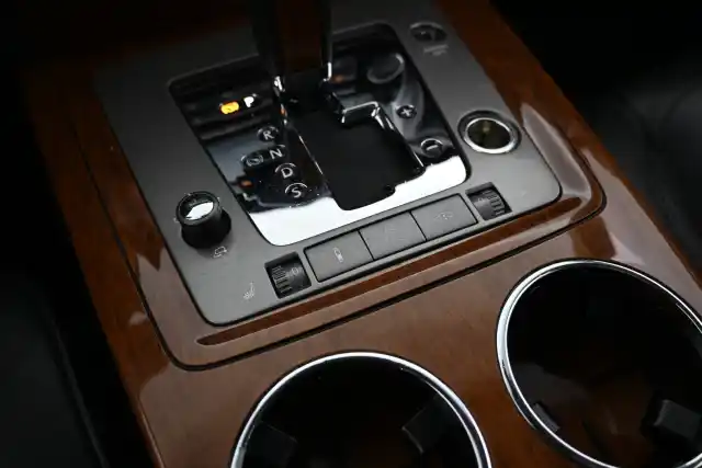 Musta Sedan, Volkswagen Phaeton – MMT-522