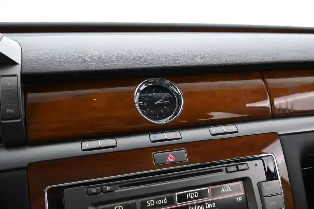 Musta Sedan, Volkswagen Phaeton – MMT-522