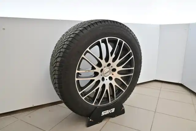 Musta Sedan, Volkswagen Phaeton – MMT-522