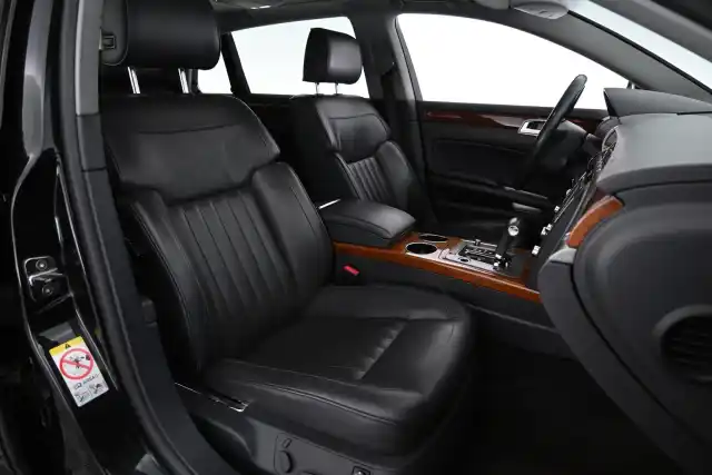Musta Sedan, Volkswagen Phaeton – MMT-522