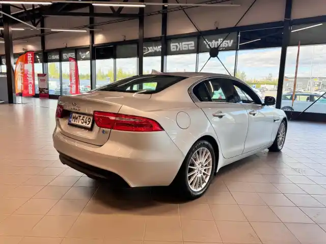 Harmaa Sedan, Jaguar XE – MMT-549