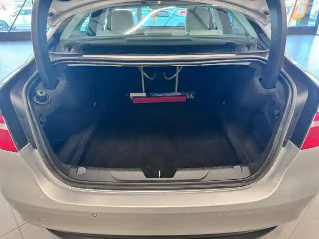 Harmaa Sedan, Jaguar XE – MMT-549