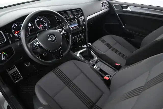 Harmaa Farmari, Volkswagen Golf – MMT-954
