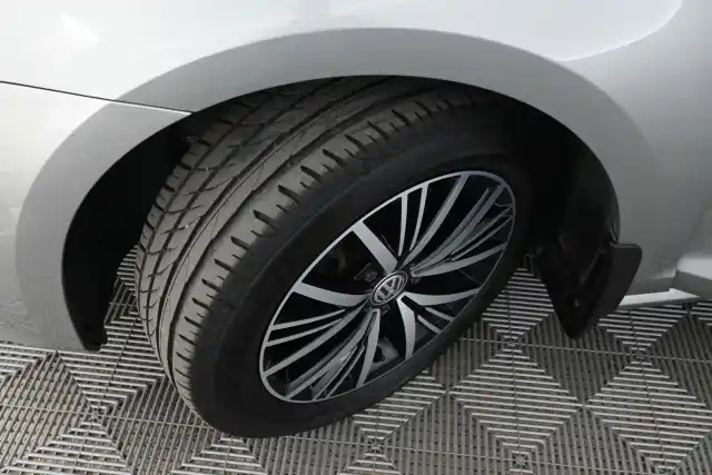 Harmaa Farmari, Volkswagen Golf – MMT-954