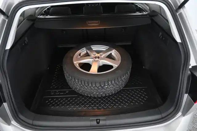 Harmaa Farmari, Volkswagen Golf – MMT-954