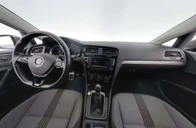 Harmaa Farmari, Volkswagen Golf – MMT-954