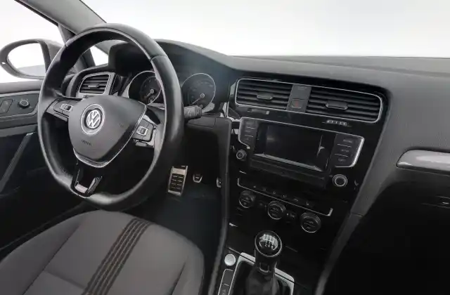 Harmaa Farmari, Volkswagen Golf – MMT-954