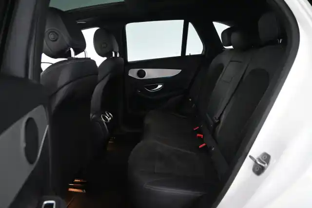 Valkoinen Maastoauto, Mercedes-Benz GLC – MMU-386