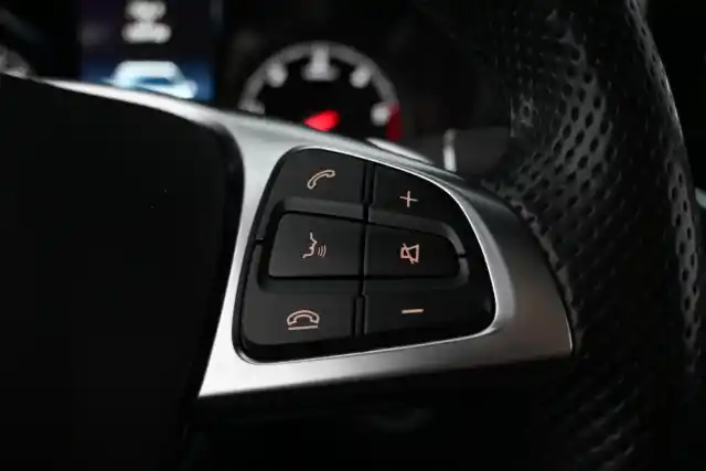 Valkoinen Maastoauto, Mercedes-Benz GLC – MMU-386