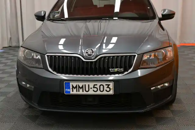 Harmaa Farmari, Skoda Octavia – MMU-503