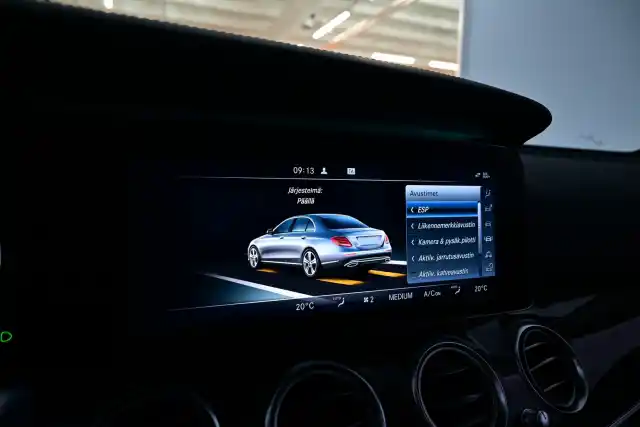 Harmaa Sedan, Mercedes-Benz E – MMX-313