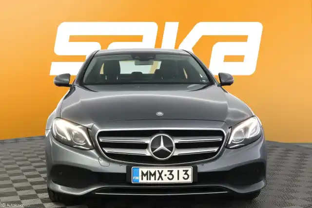 Harmaa Sedan, Mercedes-Benz E – MMX-313