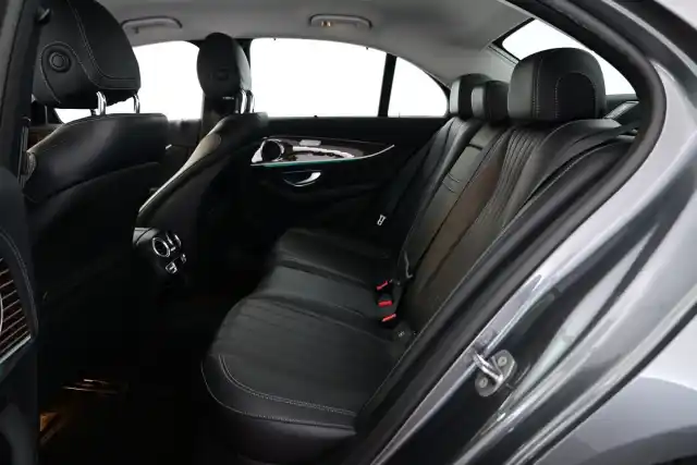 Harmaa Sedan, Mercedes-Benz E – MMX-313