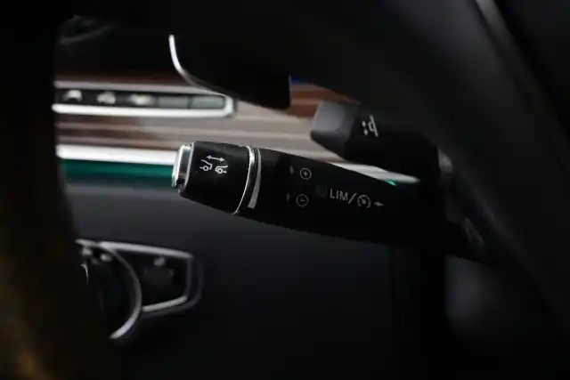 Harmaa Sedan, Mercedes-Benz E – MMX-313