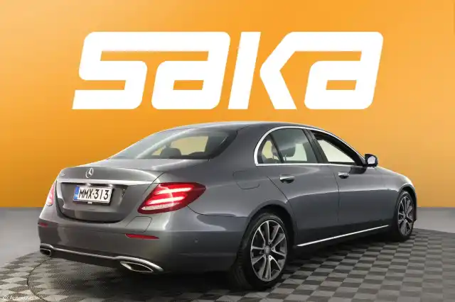 Harmaa Sedan, Mercedes-Benz E – MMX-313