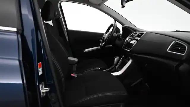Sininen Viistoperä, Suzuki SX4 – MMX-976