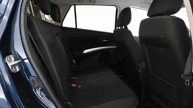 Sininen Viistoperä, Suzuki SX4 – MMX-976