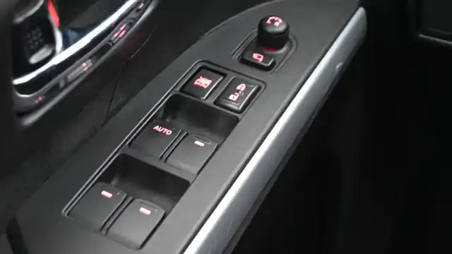Sininen Viistoperä, Suzuki SX4 – MMX-976