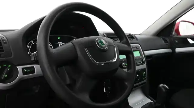 Punainen Viistoperä, Skoda Octavia – MMY-294