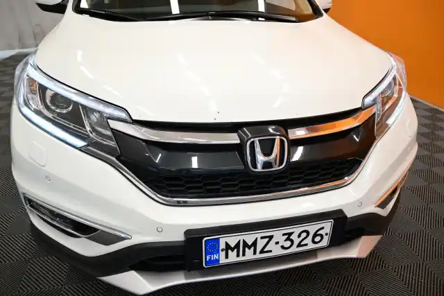 Valkoinen Maastoauto, Honda CR-V – MMZ-326