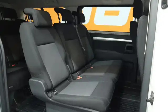 Valkoinen Tila-auto, Toyota Proace Verso – MNA-408