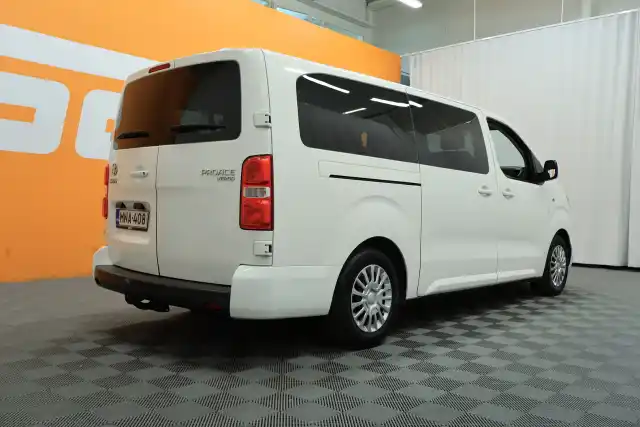 Valkoinen Tila-auto, Toyota Proace Verso – MNA-408