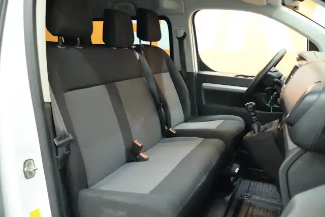 Valkoinen Tila-auto, Toyota Proace Verso – MNA-408