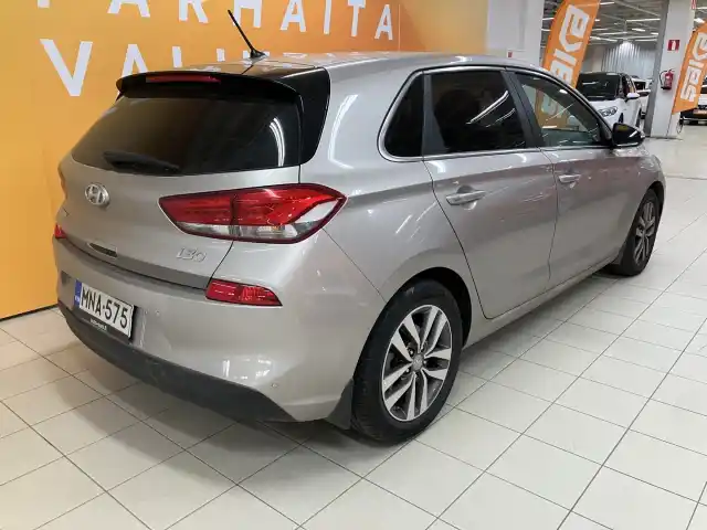 Ruskea (beige) Viistoperä, Hyundai I30 – MNA-575