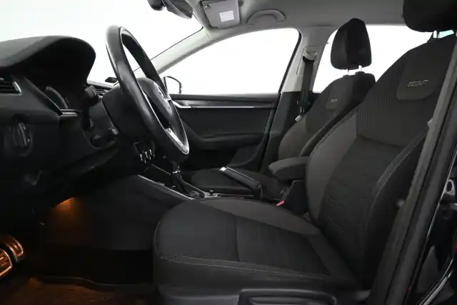 Musta Farmari, Skoda Octavia – MNA-674