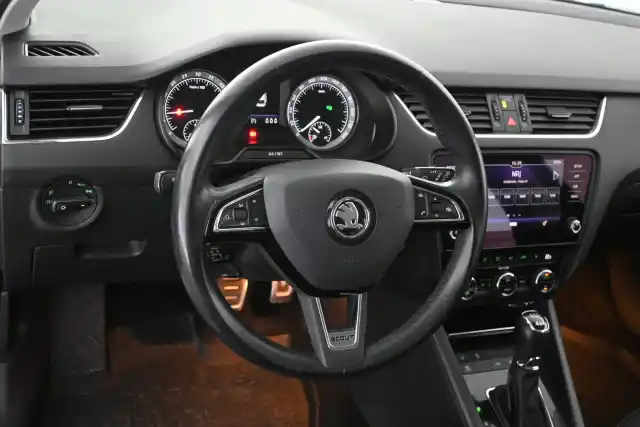 Musta Farmari, Skoda Octavia – MNA-674