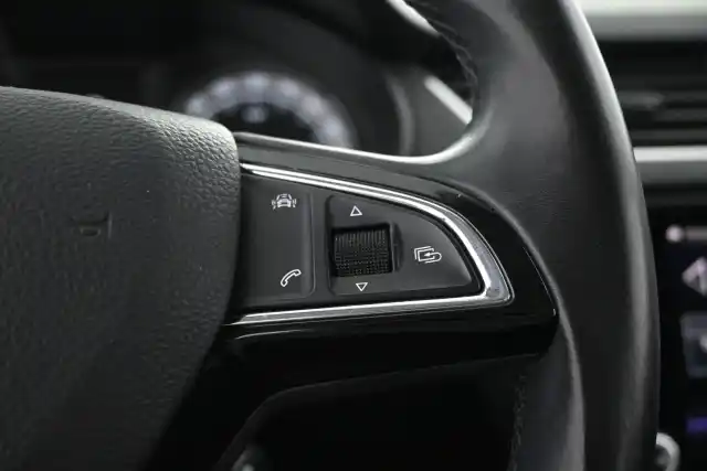 Musta Farmari, Skoda Octavia – MNA-674