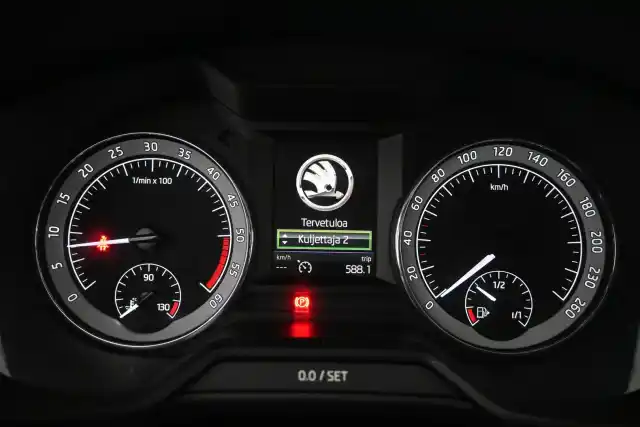 Musta Farmari, Skoda Octavia – MNA-674
