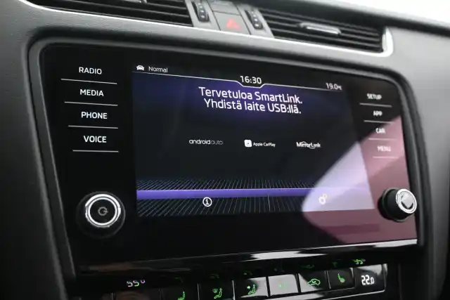 Musta Farmari, Skoda Octavia – MNA-674