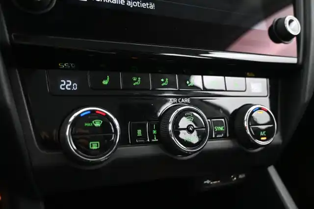 Musta Farmari, Skoda Octavia – MNA-674